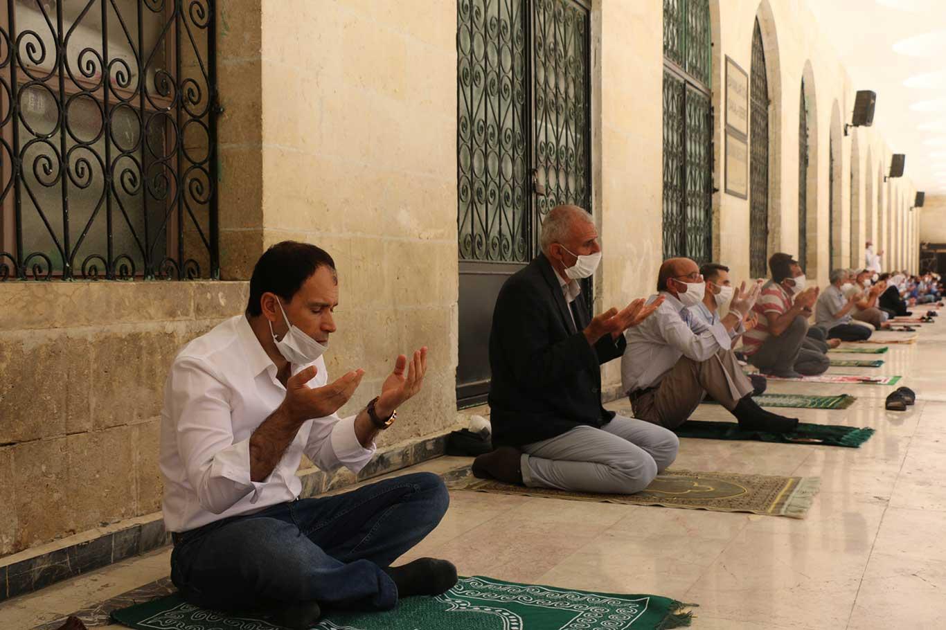 Şanlıurfa’da uzun bir aradan sonra ilk Cuma namazı kılındı